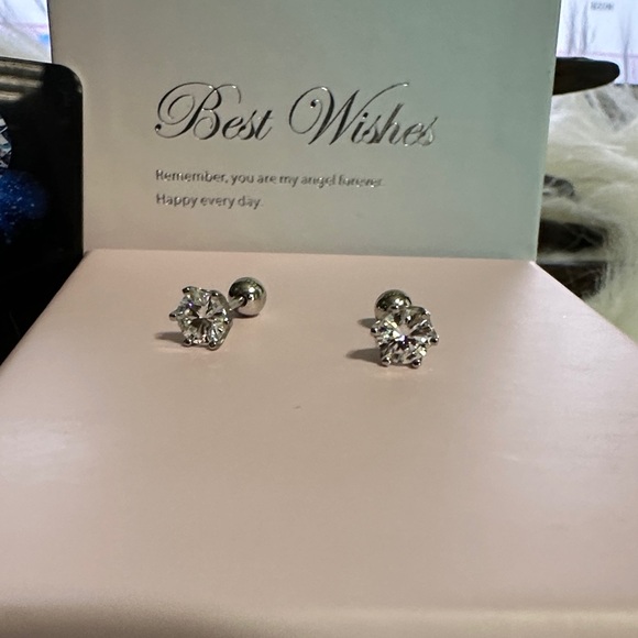 925 Sterling Silver Stud Earrings. 0.5 carat moissanite six prong - Picture 1 of 9